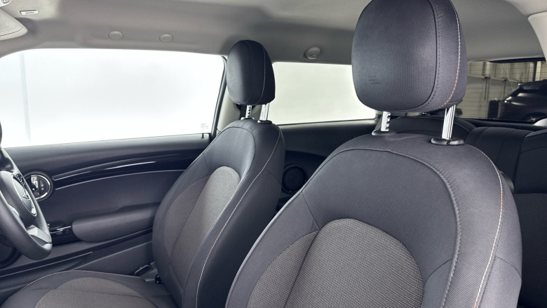 MINI Hatchback 1.5 Cooper Classic 3dr Petrol Hatchback